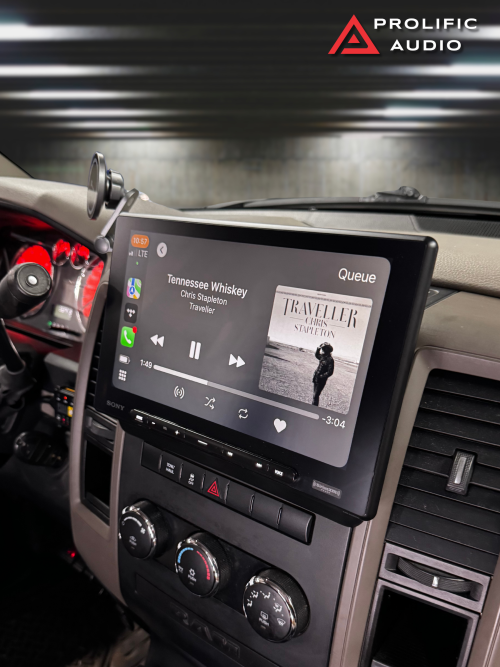 Car stereo display showing the song 'Tennessee Whiskey' by Chris Stapleton with playback controls.